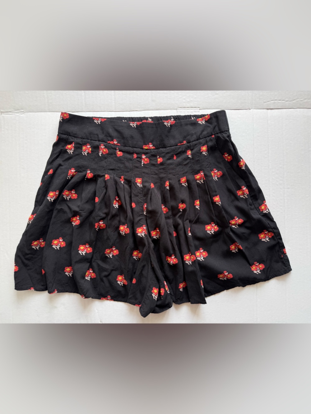 Anthropologie Maeve Women’s Shorts Black Floral Print Pull On Pleated Size Small